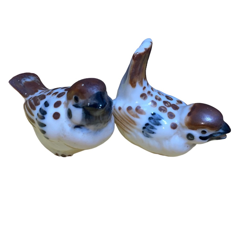 VINTAGE Japan OMC Otigiri Mercantile Company Pair  (2) of Tiny Birds Figurines